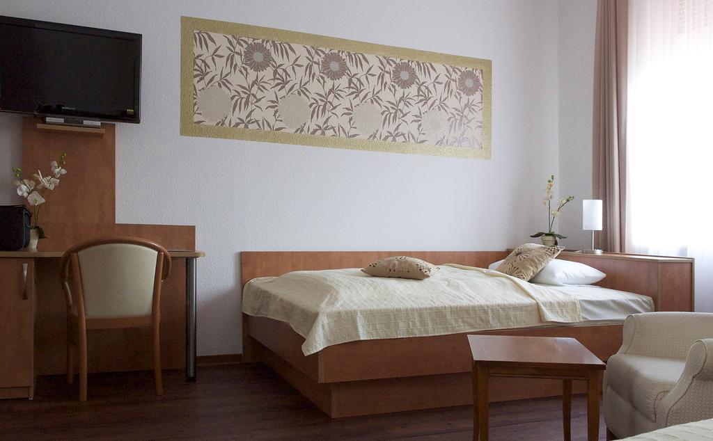 Hotel Vier Loewen Traben-Trarbach Oda fotoğraf